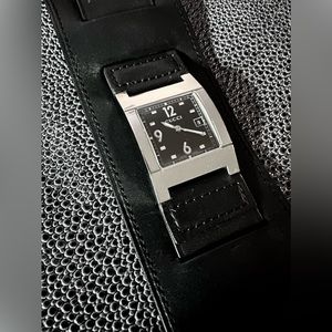 🔥 Gucci leather watch bracelet. Black with silver accents.